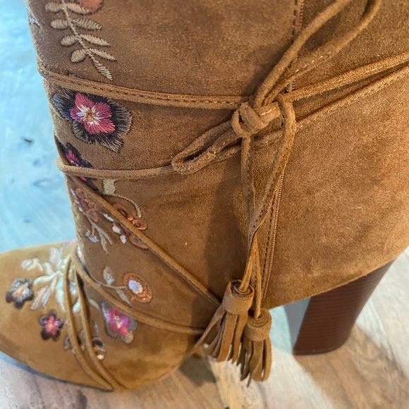 Sam Edelman Winnie Whiskey Suede Boots. Size 8.5. 4” Heel - Picture 6 of 8